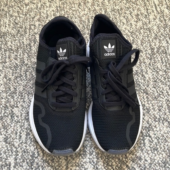 Women’s Adidas black and white sneakers-Size 7.5 - Picture 1 of 4